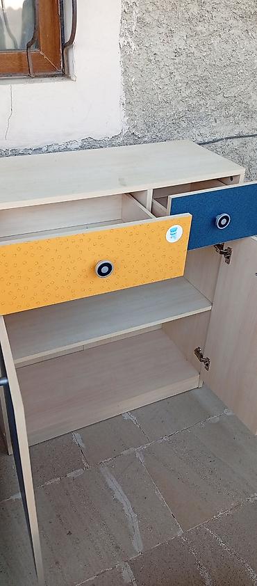 əl ilə cəkilmiş əsgər şəkilləri: Rəngli komod/dolab - Dizayn: İki rəngli ön panel – tünd mavi və — 2