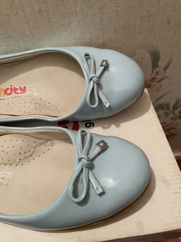 rubashka incity: Продаю подростковые туфли кожаные 100 % голубого цвета в отличном