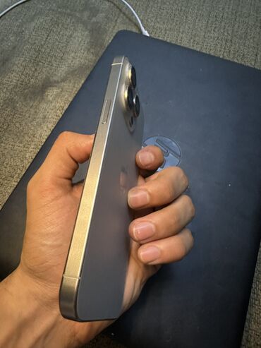 Apple iPhone: IPhone 15 Pro Max, Б/у, 256 ГБ, Natural Titanium, Зарядное устройство, Защитное стекло, Чехол, В рассрочку, 86 %