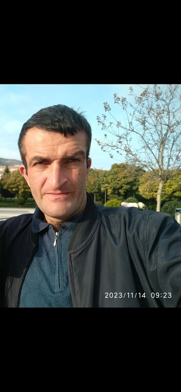 Сварщики: Gödəkçə gündəlik geyim üçün uyğundur. Tünd rəngi və sadə dizaynı onu