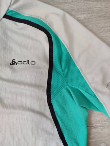 Sportska odeća: Gornji deo odeće, Za odrasle, Upotrebljenо — 2