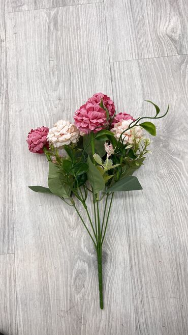 Süni güllər: Suni gullerin topdan perakenden satisi
5 azn baslayan qiymetler — 23