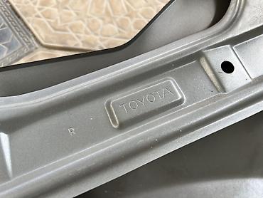 platform ok: Крыло Переднее правое Toyota, 2015 г., Б/у, Оригинал — 9