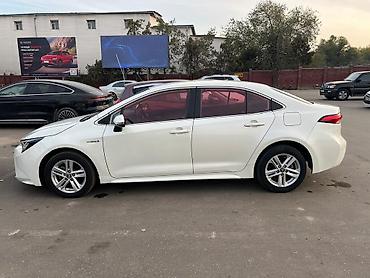 corolla 2018: Toyota Corolla: 2020 г., 1.8 л, Гибрид, Седан — 4