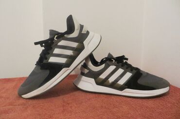 adidas radna obuca: Trainers, Adidas, size - 44