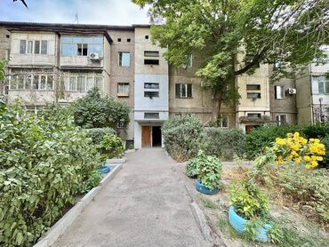 1 комнатная квартира без ремонта: 3 комнаты, 62 м², 105 серия, 1 этаж, Косметический ремонт