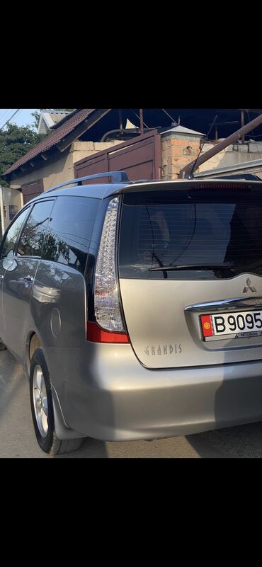 Mitsubishi: Mitsubishi Grandis: 2010 г., 2.4 л, Автомат, Бензин, Минивэн — 10