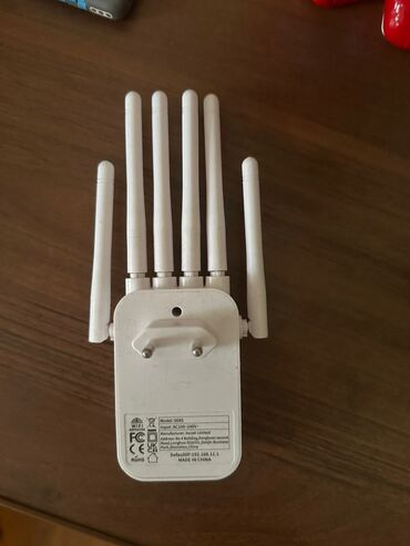 Mobil telefonlar üçün digər aksesuarlar: WiFi Repeater / AP gücləndirici Xüsusiyyətlər: - 6 ədəd tənzimlənən
