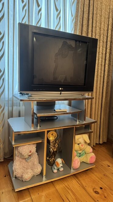 Televizorlar: LG televizor + TV stend dəsti Televizor: - LG markası, geniş ekranlı