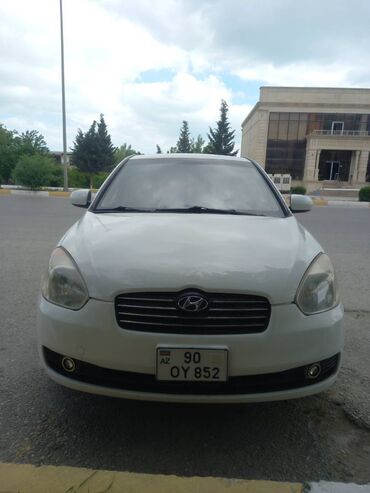 Hyundai: Hyundai Accent: 1.4 l | 2010 il Sedan