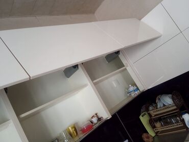 Mətbəx mebeli: Mətbəx mebeli. İşlənmiş, təqribi 4.5 uzunluğu. Mdf material