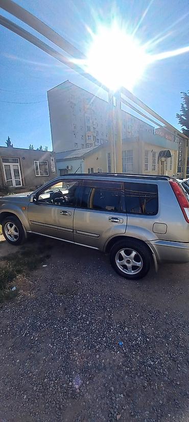 forut satsi: Nissan X-Trail: 2 l | 2002 il Krossover — 2