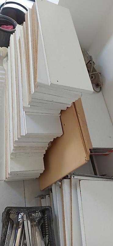 polug taxda: Dükan üçün vitrin rəfləri - Material: laminatlı DSP/LDSP ağ panellər — 2