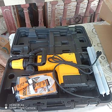 ucluq: INGCO Demolition Breaker 1500W Xüsusiyyətlər: - Güc: 1500W - Zərbə — 1