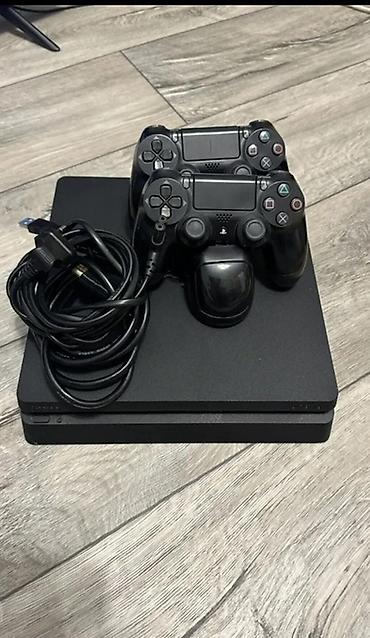 Игровая консоль Sony PlayStation 4 Slim (чёрная) комплектом at lalafo.kg Игровая консоль Sony PlayStation 4 Slim (чёрная) комплектом