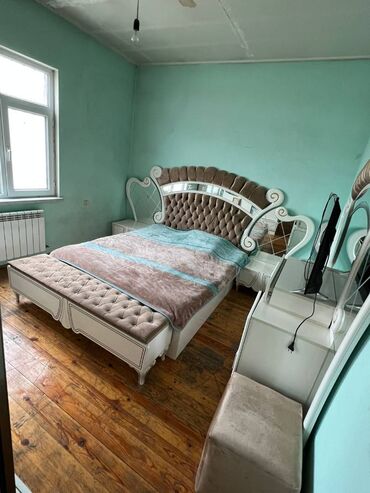 Uzunmüddətli kirayə mənzillər: Xətai rayonu Ag şəhərdə yerləşən ümumi sahəsi 120 kv,m olan,3 otaqlı — 10