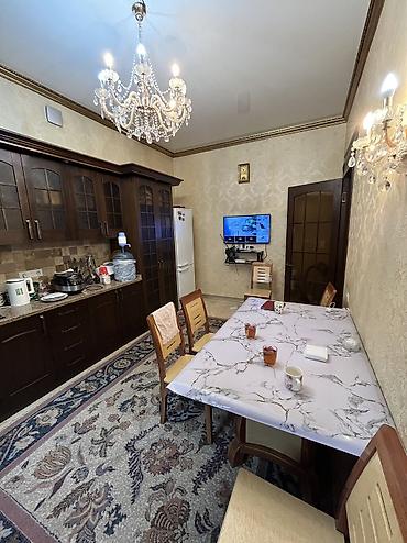 Продажа коттеджей и домов: 6 комнат и более, 200 м², 6 соток, Бишкек, Аламединский рынок / базар Риэлтор — 24