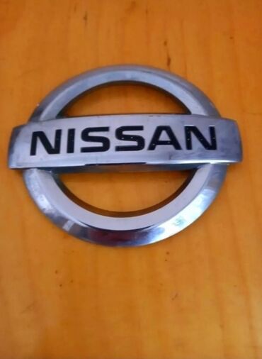 yuk qaldirici: Nissan.Tiida.
2014.Ön,loqo