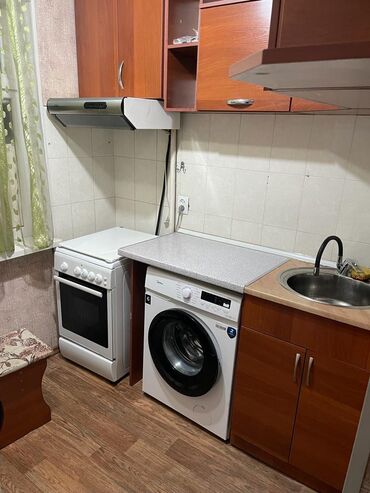 срочно продаётся 1 комнатная квартира в районе ошского рынка по улице кенсуйская: 1 комната, Собственник, Без подселения, С мебелью частично