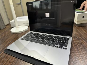 Kompüter, noutbuk və planşetlər: Macbook satilir 13-inch macbook air with apple m1 chip Elden dushub