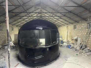 светодиодные экраны для наружной рекламы: Yığma bar/kiosk pavilyonu – futuristik helmet/döyüş maskası