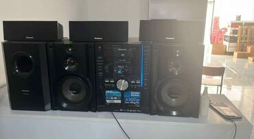 Mikrofonlar: Panasonic SC-MAX2000 model ev audio sistemi. Bu sistem yüksək səs