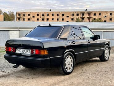 Mercedes-Benz: Maşın şəkildə göründüyü kimidir. Kasmetikasi idealdi. Tək kraskasina — 5