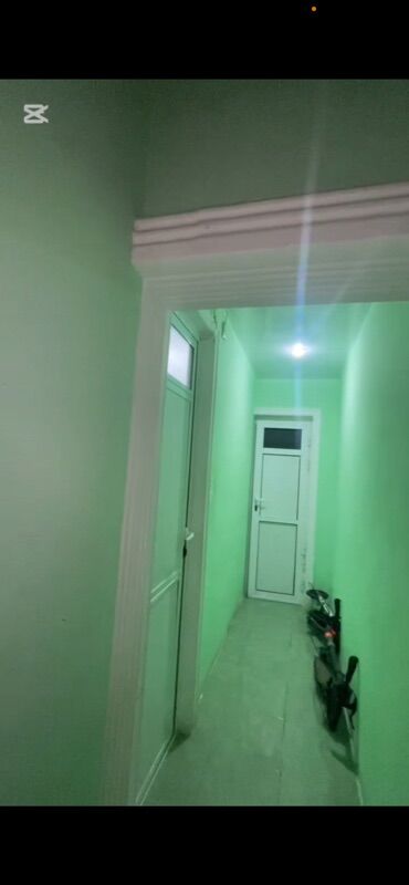 Köhnə tikili: Satılır: Yeni Gəncə icra hakimiyyətinin qarşısı Karizma restoranın — 10