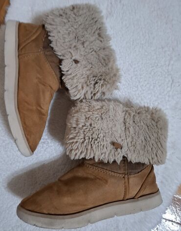 Ugg čizme: Ugg čizme, Zara, Veličina - 34 na lalafo.rs — 11 Ugg čizme: Ugg čizme, Zara, Veličina - 34 — 11