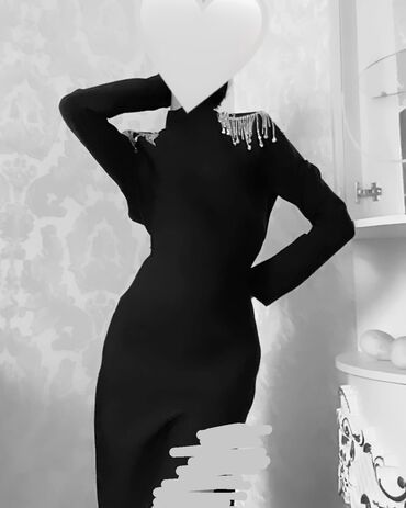 черное длинное платье: Продаю новое вечернее платье 😍 Открытая спинка и вырез спереди