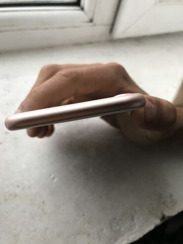 Apple iPhone: IPhone 8, Qızılı, Barmaq izi — 8