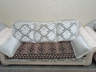 турецкий диван: Цвет - Белый, Б/у