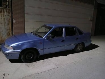 опель зефира: Седан Daewoo Nexia синего цвета, оснащенный классическим кузовом ты