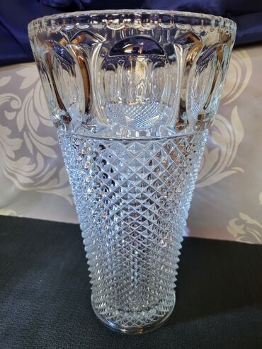 Vaze i saksije: Vaza, Staklo, Novo na lalafo.rs — 4 Vaze i saksije: Vaza, Staklo, Novo — 4