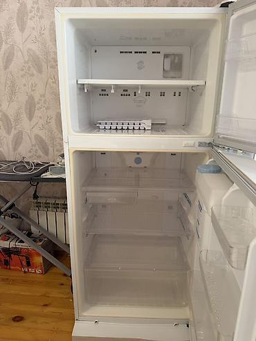 dispenser satilir: İki qapılı soyuducu (üstdən dondurucu) - Rəng: Ağ - Qapı sayı: 2 — 3
