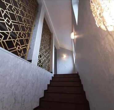 Помещения свободного назначения: Продаю 2х этажный дом в тихом, элитном районе. Можно под садик