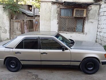 mersedes kupe: Mercedes-Benz 230: 2.3 l | 1986 il Sedan