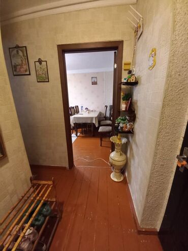 Köhnə tikili: Bakı, 2 otaqlı, Köhnə tikili, m. Qara Qarayev, 41 kv. m — 10