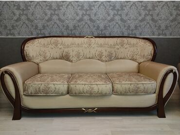 2 местный диван: Прямой, цвет - Бежевый, Б/у