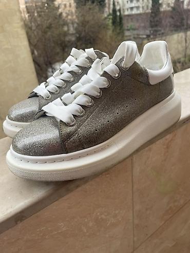 Qadın ayaqqabıları: Alexander McQueen platform krossovkaları Alexander McQueen — 3