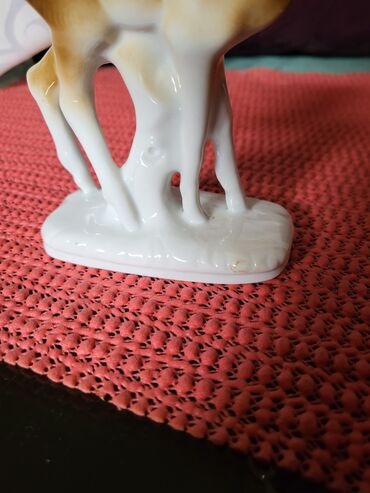 Ostali kućni dekor: Figura nova nemacka foreign 70,80te. Porcelanska figura,sve na njoj — 11