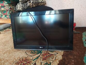 телевизоры большие: Телевизор LG, диагональ экрана ~32–37" (по габаритам кадра). ЖК-панель