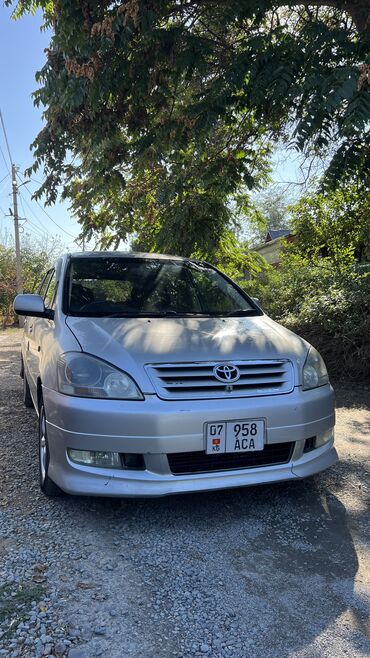 Toyota: Toyota Ipsum: 2002 г., 2.4 л, Автомат, Газ, Минивэн