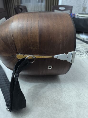 Gitaralar: Milli saz.Ekvalazeri də var.Toylarda və şənliklərdə istifadə etməyə