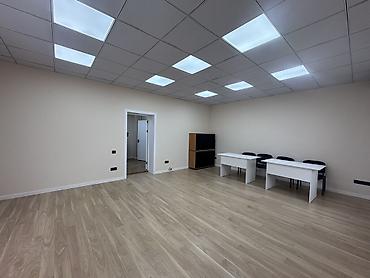 Аренда офисов: Аренда офисов, 100 м², В жилом комплексе, 1 линия, С отдельным входом, С отдельной кухней — 1