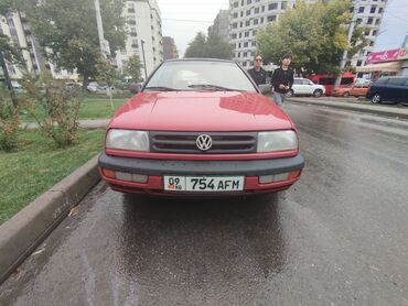 Volkswagen: Volkswagen Vento: 1993 г., 1.8 л, Механика, Бензин, Седан