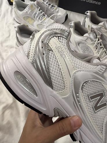 келме сумка: Кроссовкалар, 37.5, New Balance, Жаңы, түсү - Күмүш, Акылуу жеткирүү, Өзү алып кетүү — 4