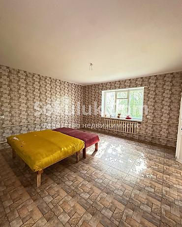 Продажа коттеджей и домов: 🏠Продается дом в с. Сокулук 🟡Комнаты: 7 🟡Участок: 7 соток 🟡Отопление — 6