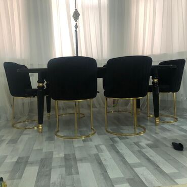 Divanlar: Masa desti satılır. Tezedir istifade edilmeyib. Qiymet 770 azn.Unvan