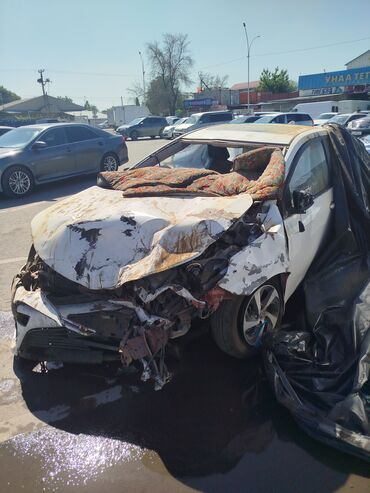 срочно продать машину: Toyota Corolla: 2018 г., 1.8 л, Автоматические, Гибрид, Седан